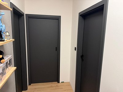 Posuvné dveře INVADO OPTIMO LINE 1 / Laminolack - grafit mat B741