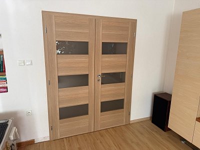 INVADO IMPERIA 4 / Eco-Fornir forte - dub eterno B474 / dvoukřídlé polodrážkové dveře